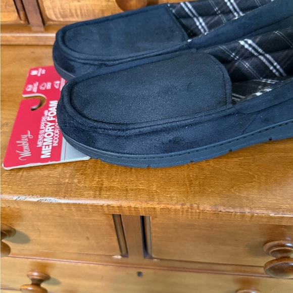 New Black Suede memory foam moccasin slippers men’s - Picture 2 of 8